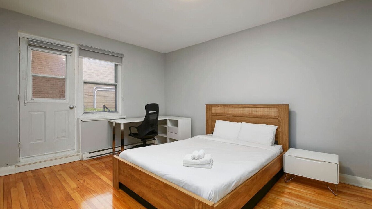 Photo of Bedroom in Cote-Des-Neiges—Notre-Dame-De-Grace