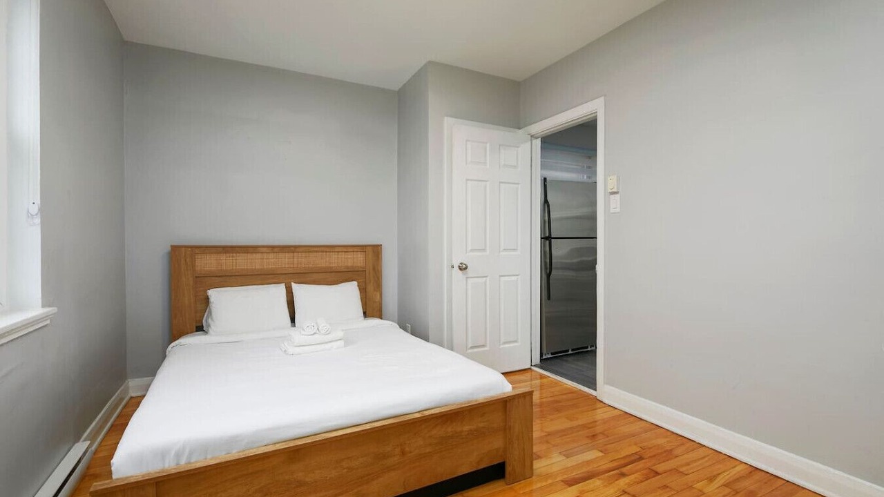 Photo of Bedroom in Cote-Des-Neiges—Notre-Dame-De-Grace