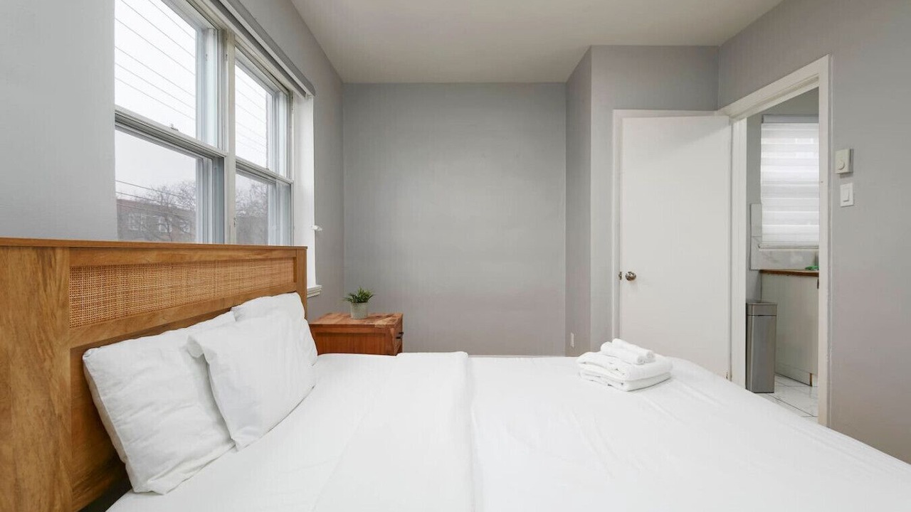 Photo of Bedroom in Cote-Des-Neiges—Notre-Dame-De-Grace