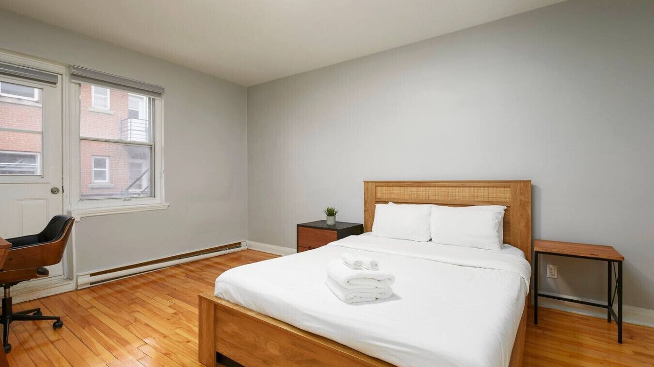 Photo of Bedroom in Cote-Des-Neiges—Notre-Dame-De-Grace