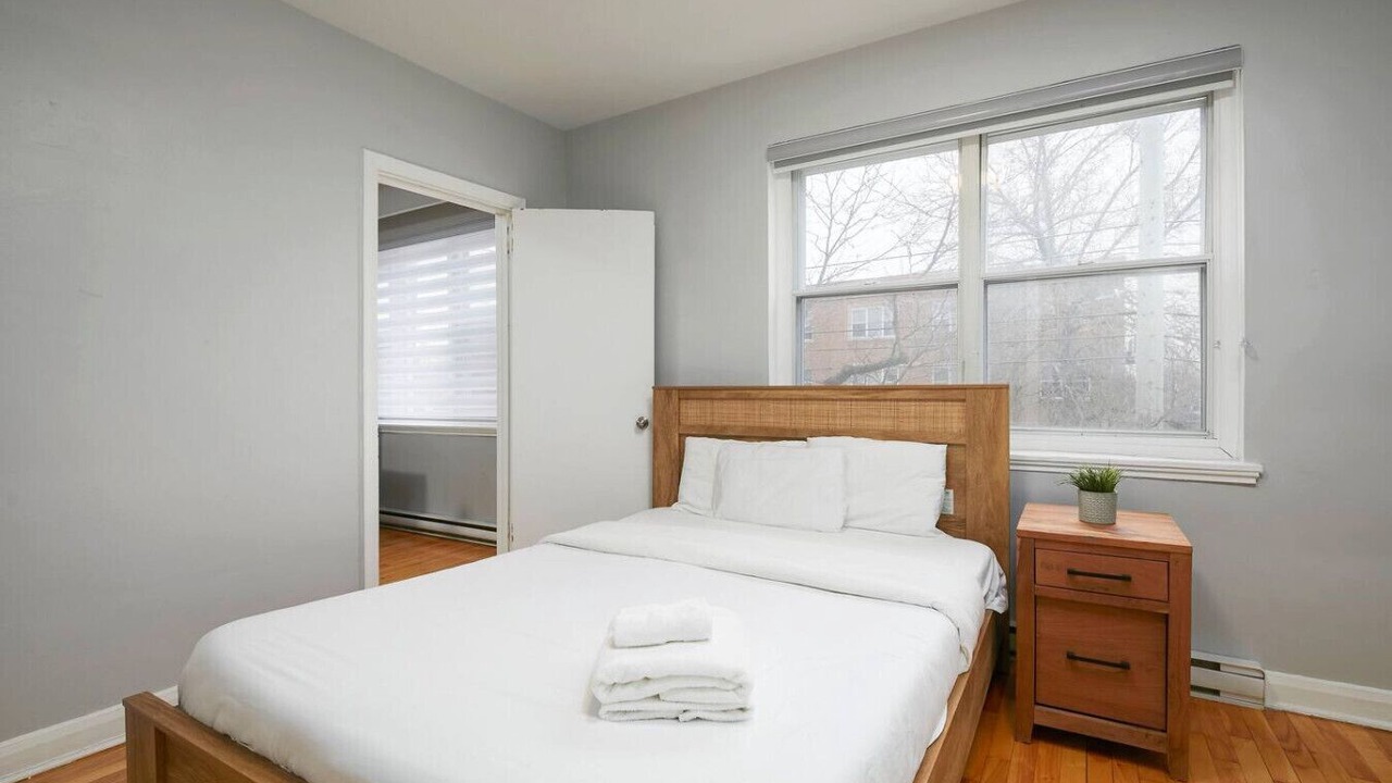 Photo of Bedroom in Cote-Des-Neiges—Notre-Dame-De-Grace