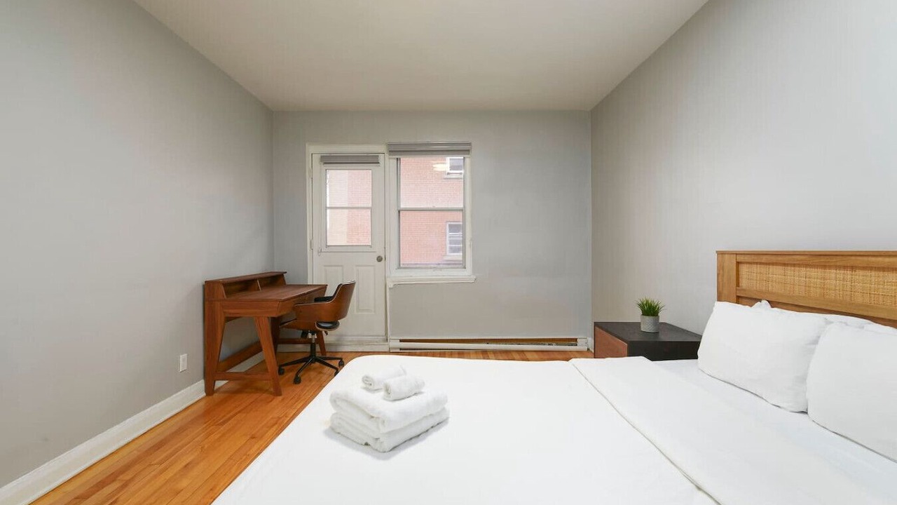 Photo of Bedroom in Cote-Des-Neiges—Notre-Dame-De-Grace