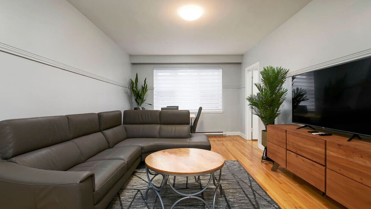 Photo of Livingroom in Cote-Des-Neiges—Notre-Dame-De-Grace