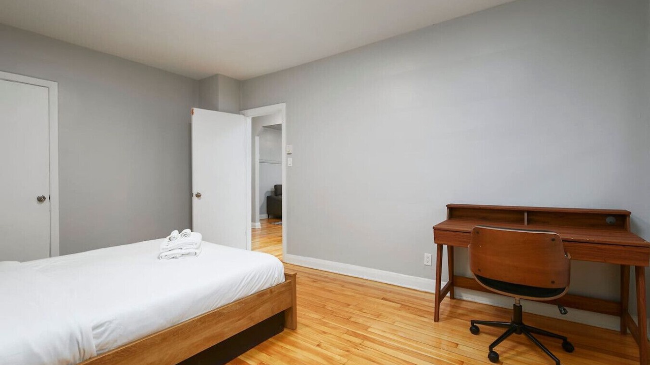 Photo of Bedroom in Cote-Des-Neiges—Notre-Dame-De-Grace