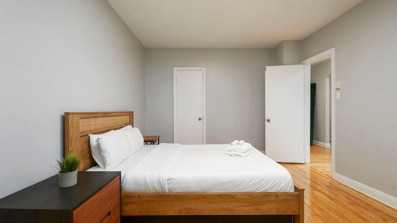 Photo of Bedroom in Cote-Des-Neiges—Notre-Dame-De-Grace