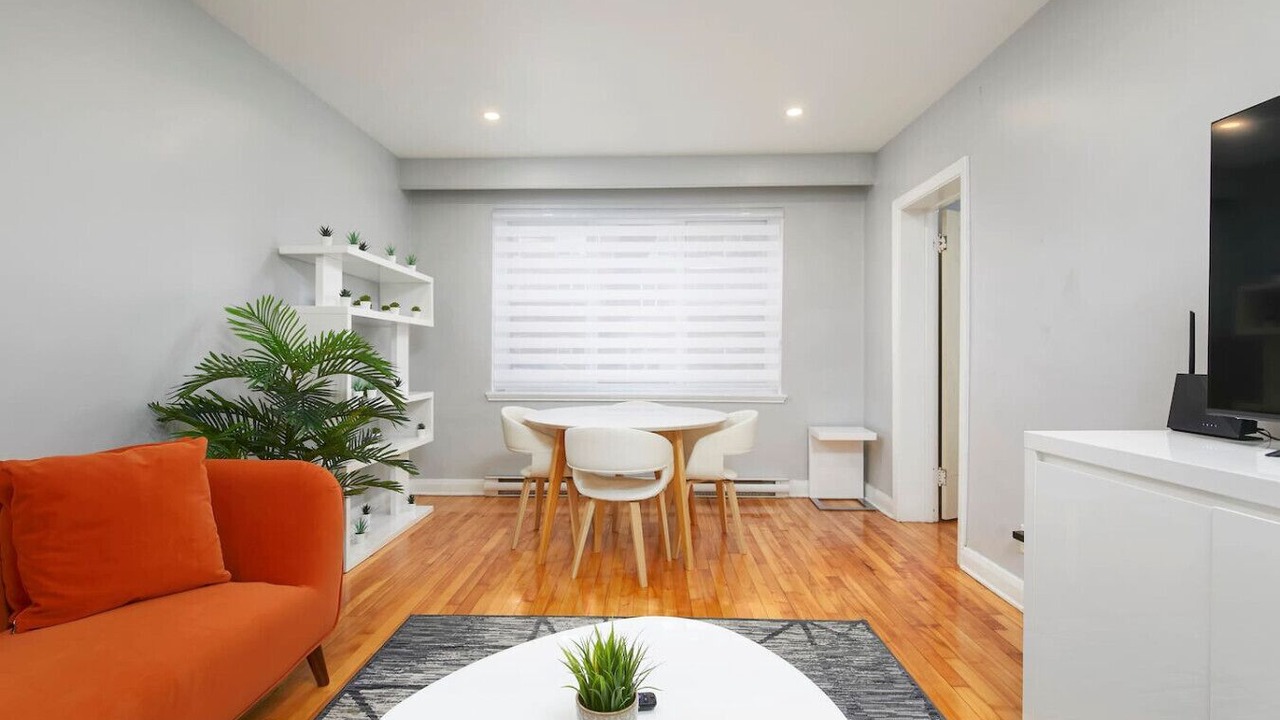 Photo of Livingroom in Cote-Des-Neiges—Notre-Dame-De-Grace