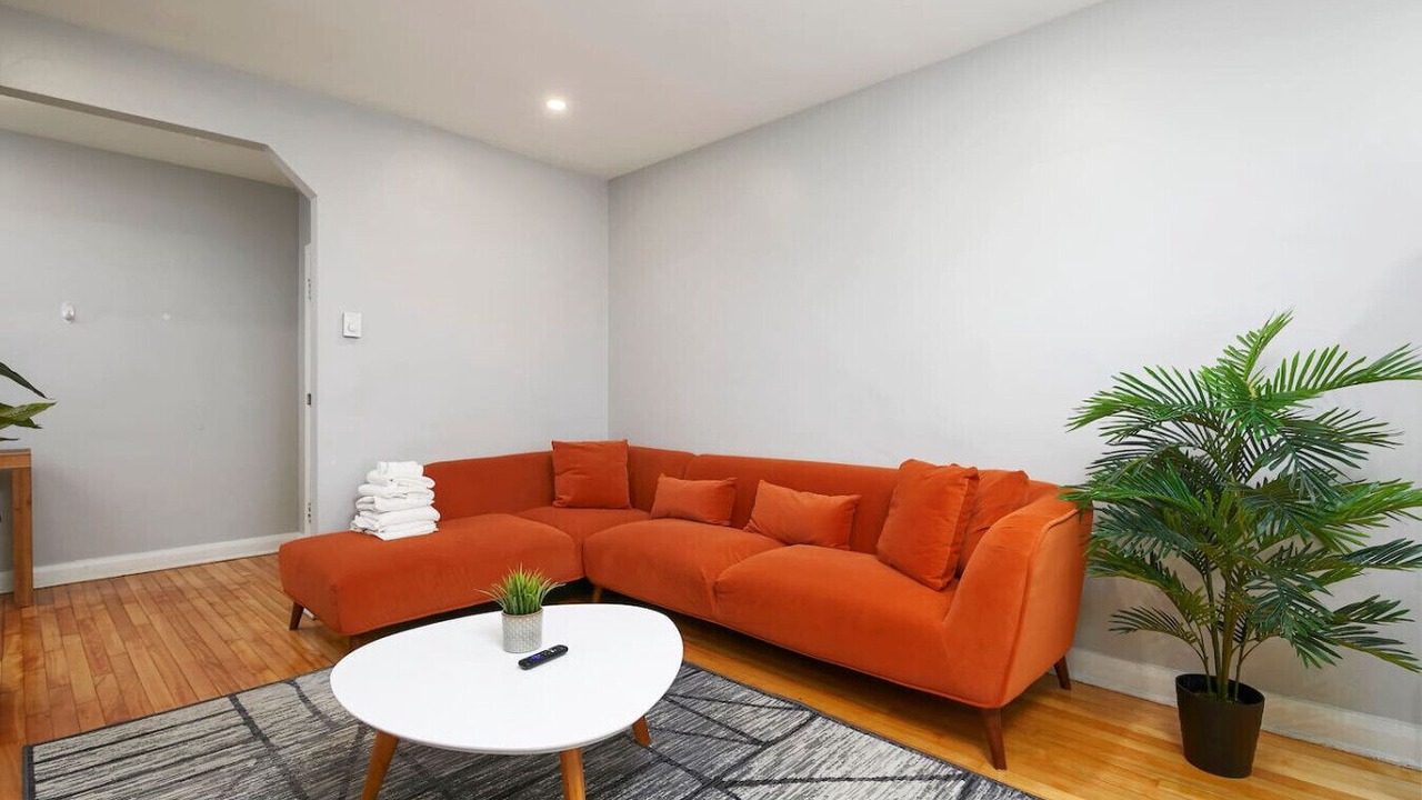 Photo of Livingroom in Cote-Des-Neiges—Notre-Dame-De-Grace