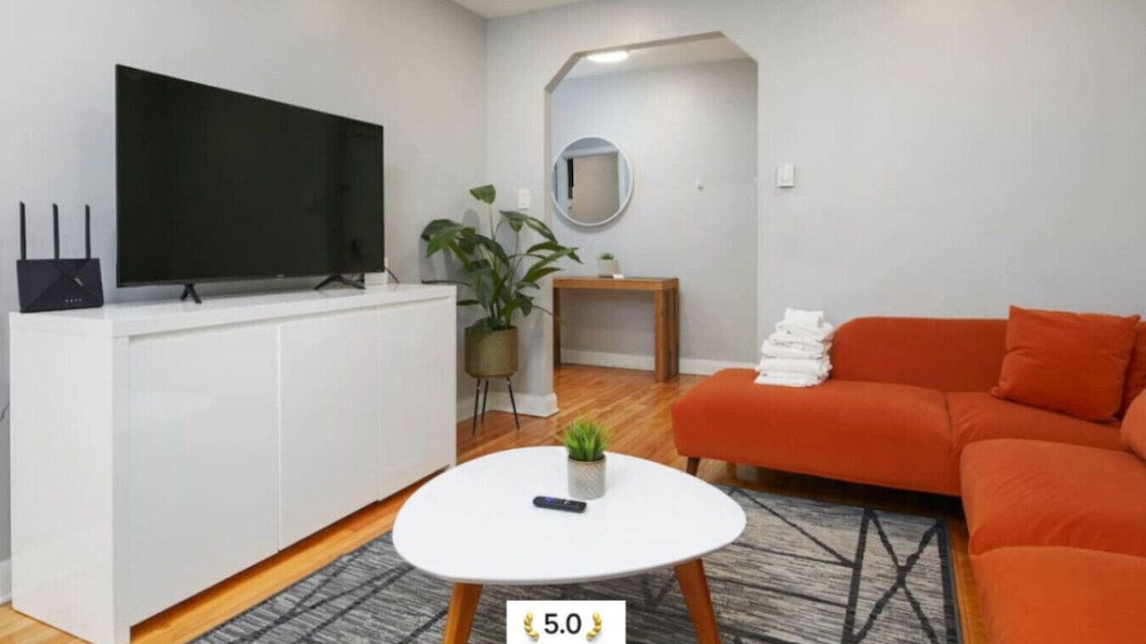 Photo of Livingroom in Cote-Des-Neiges—Notre-Dame-De-Grace