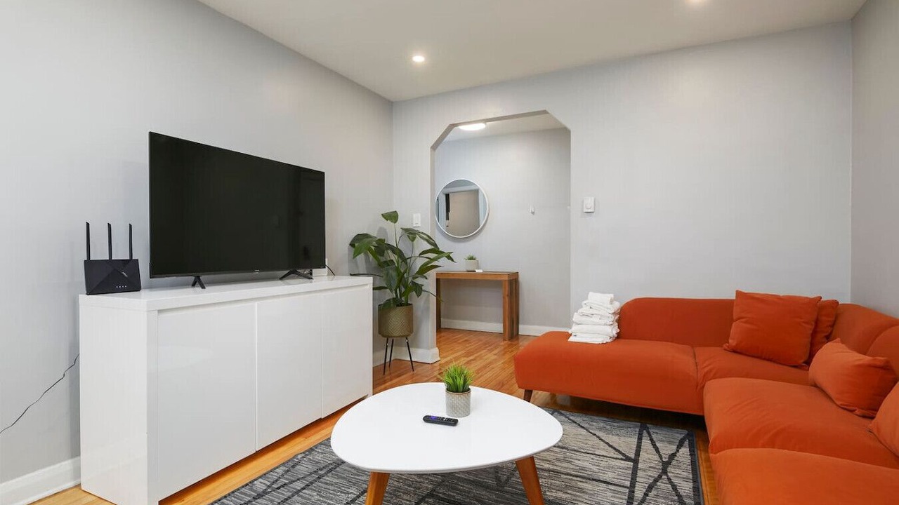 Photo of Livingroom in Cote-Des-Neiges—Notre-Dame-De-Grace