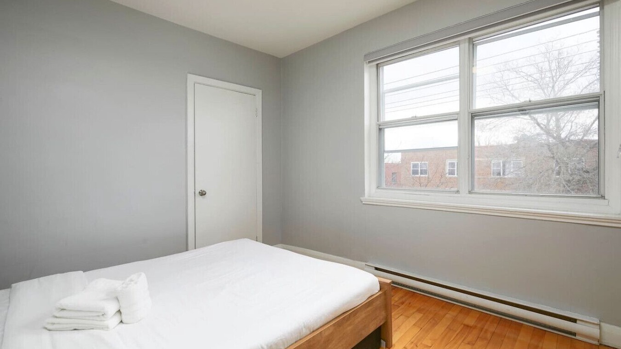 Photo of Bedroom in Cote-Des-Neiges—Notre-Dame-De-Grace