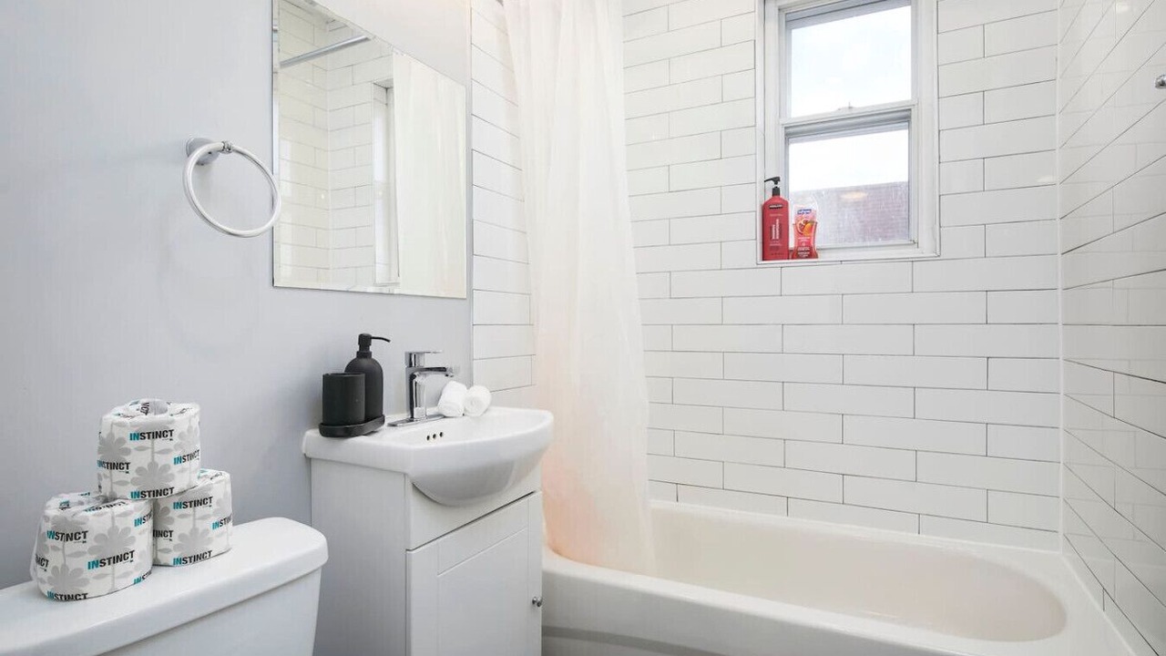 Photo of Bathroom in Cote-Des-Neiges—Notre-Dame-De-Grace