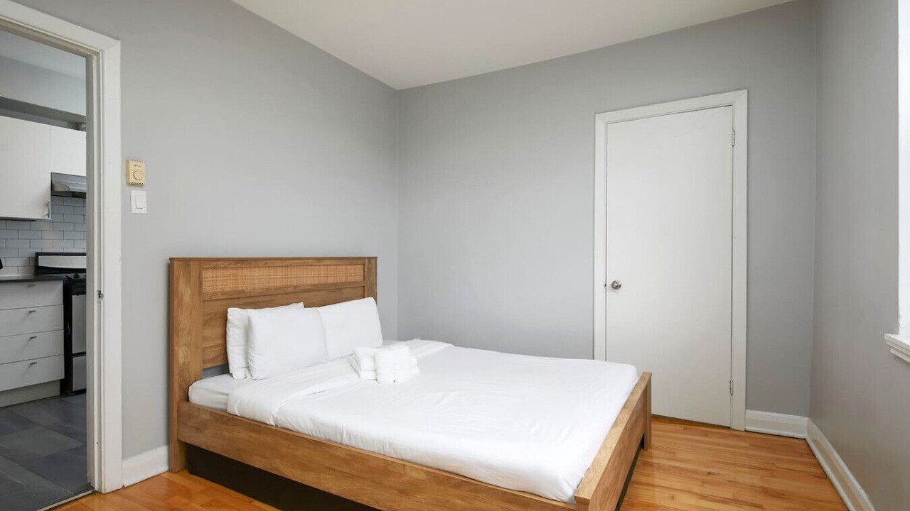 Photo of Bedroom in Cote-Des-Neiges—Notre-Dame-De-Grace