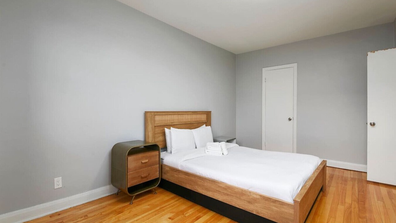 Photo of Bedroom in Cote-Des-Neiges—Notre-Dame-De-Grace