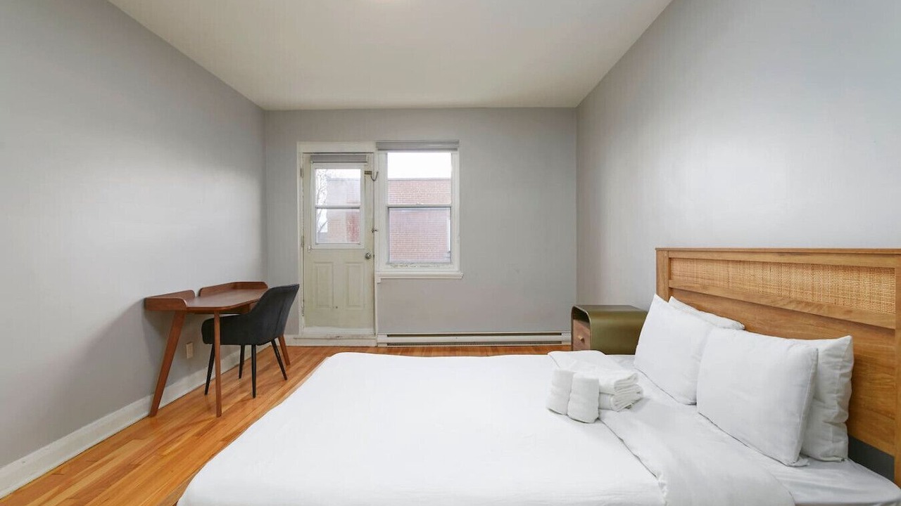 Photo of Bedroom in Cote-Des-Neiges—Notre-Dame-De-Grace