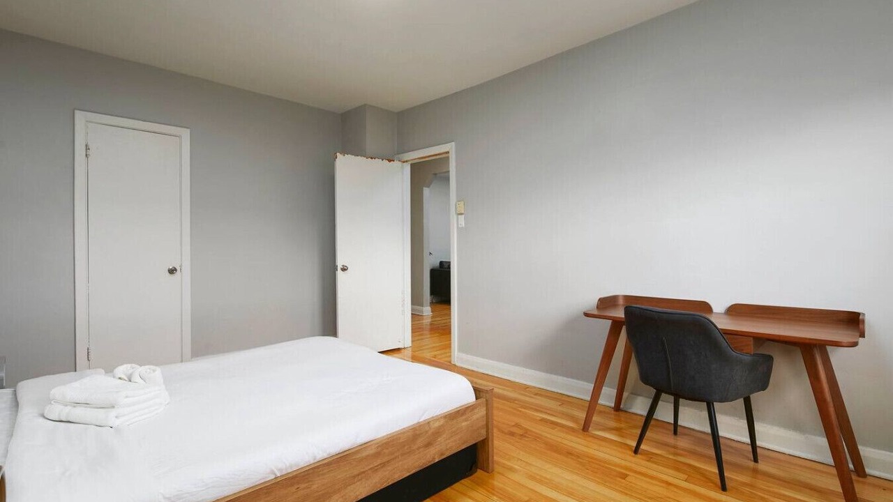 Photo of Bedroom in Cote-Des-Neiges—Notre-Dame-De-Grace