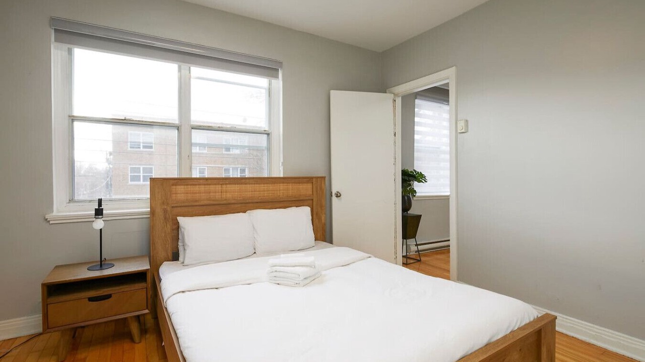 Photo of Bedroom in Cote-Des-Neiges—Notre-Dame-De-Grace