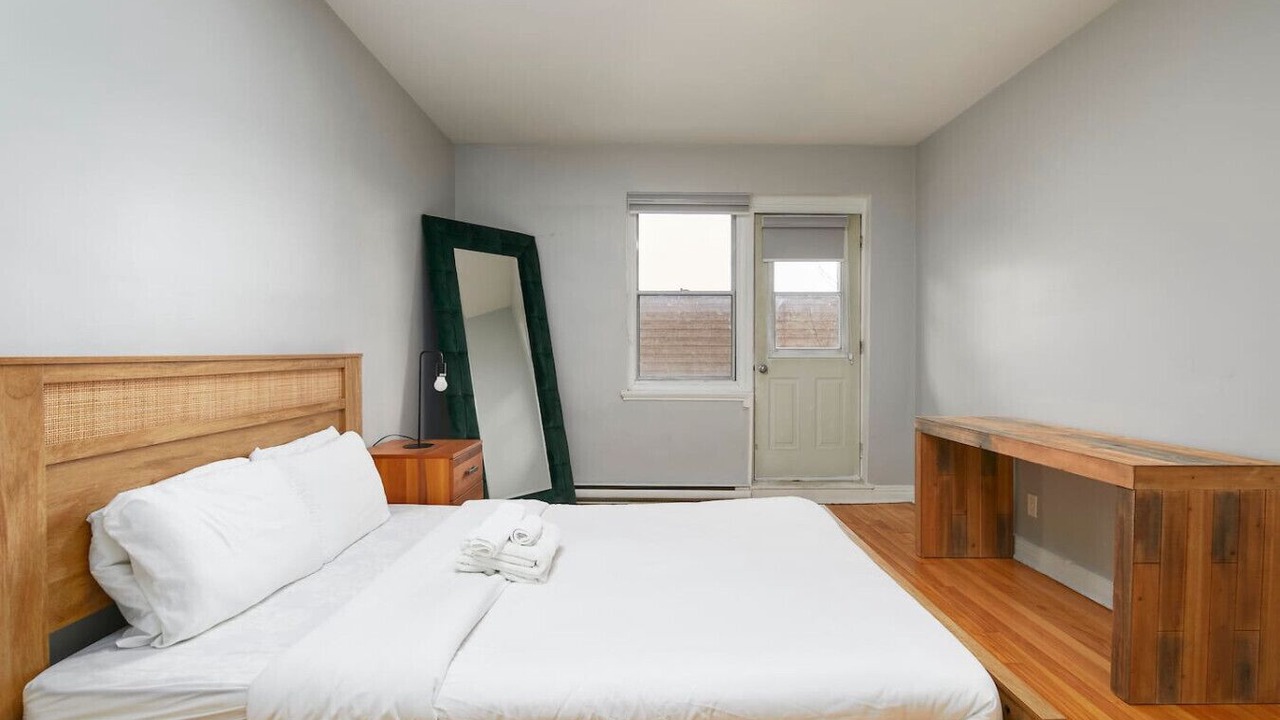 Photo of Bedroom in Cote-Des-Neiges—Notre-Dame-De-Grace