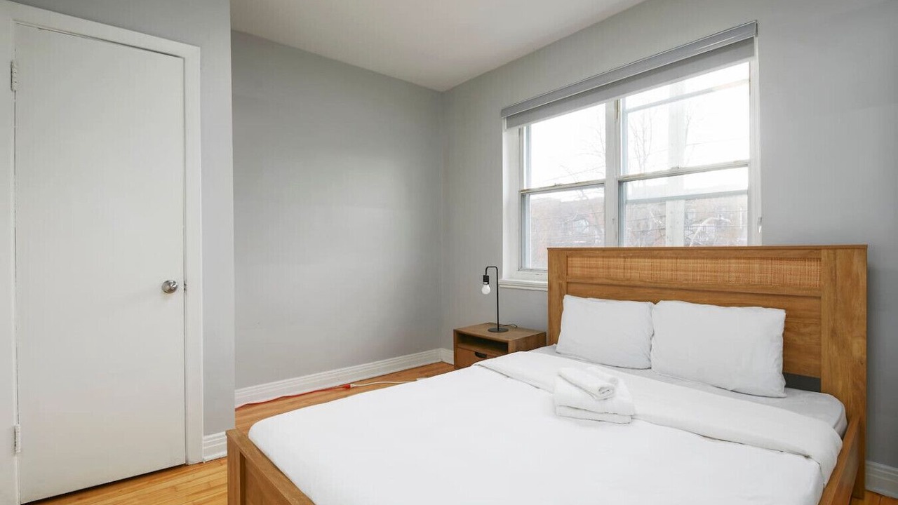 Photo of Bedroom in Cote-Des-Neiges—Notre-Dame-De-Grace