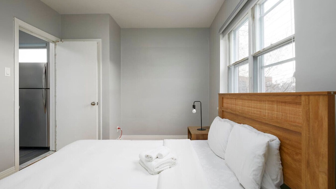 Photo of Bedroom in Cote-Des-Neiges—Notre-Dame-De-Grace