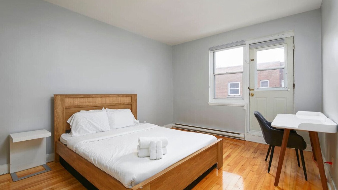 Photo of Bedroom in Cote-Des-Neiges—Notre-Dame-De-Grace