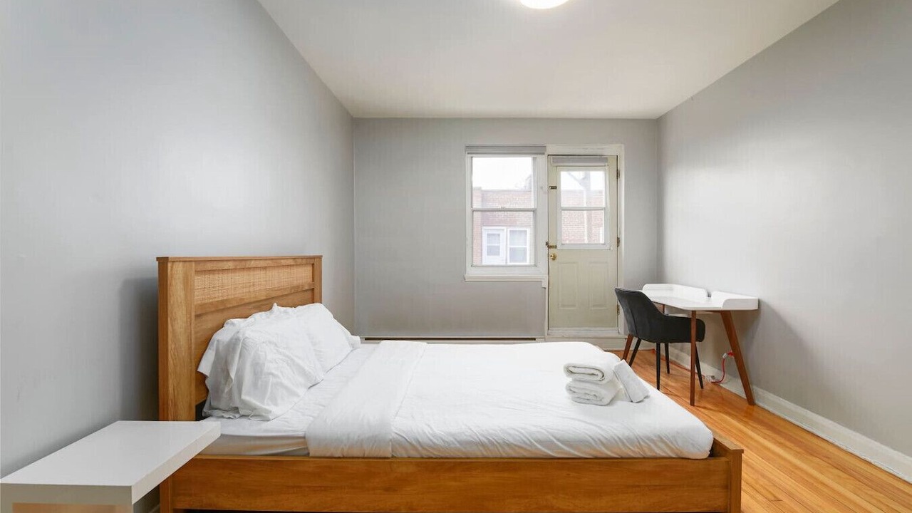Photo of Bedroom in Cote-Des-Neiges—Notre-Dame-De-Grace