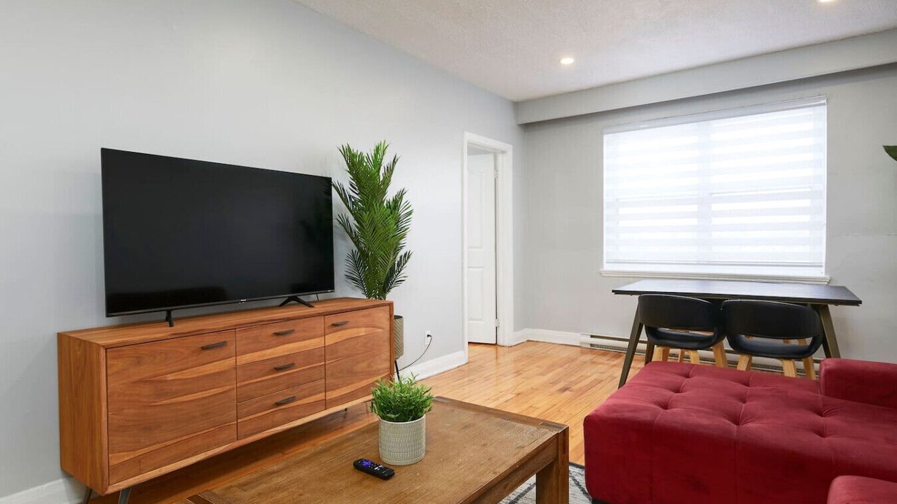 Photo of Livingroom in Cote-Des-Neiges—Notre-Dame-De-Grace