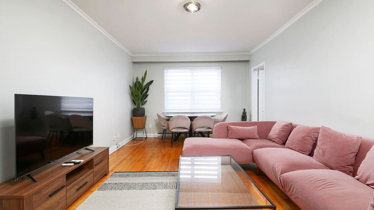 Photo of Livingroom in Cote-Des-Neiges—Notre-Dame-De-Grace