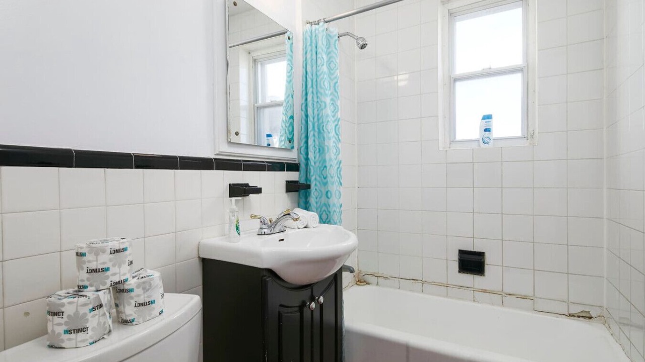 Photo of Bathroom in Cote-Des-Neiges—Notre-Dame-De-Grace