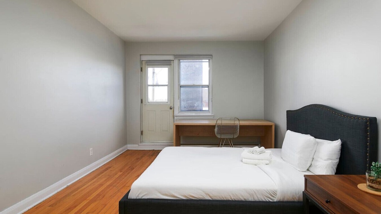 Photo of Bedroom in Cote-Des-Neiges—Notre-Dame-De-Grace