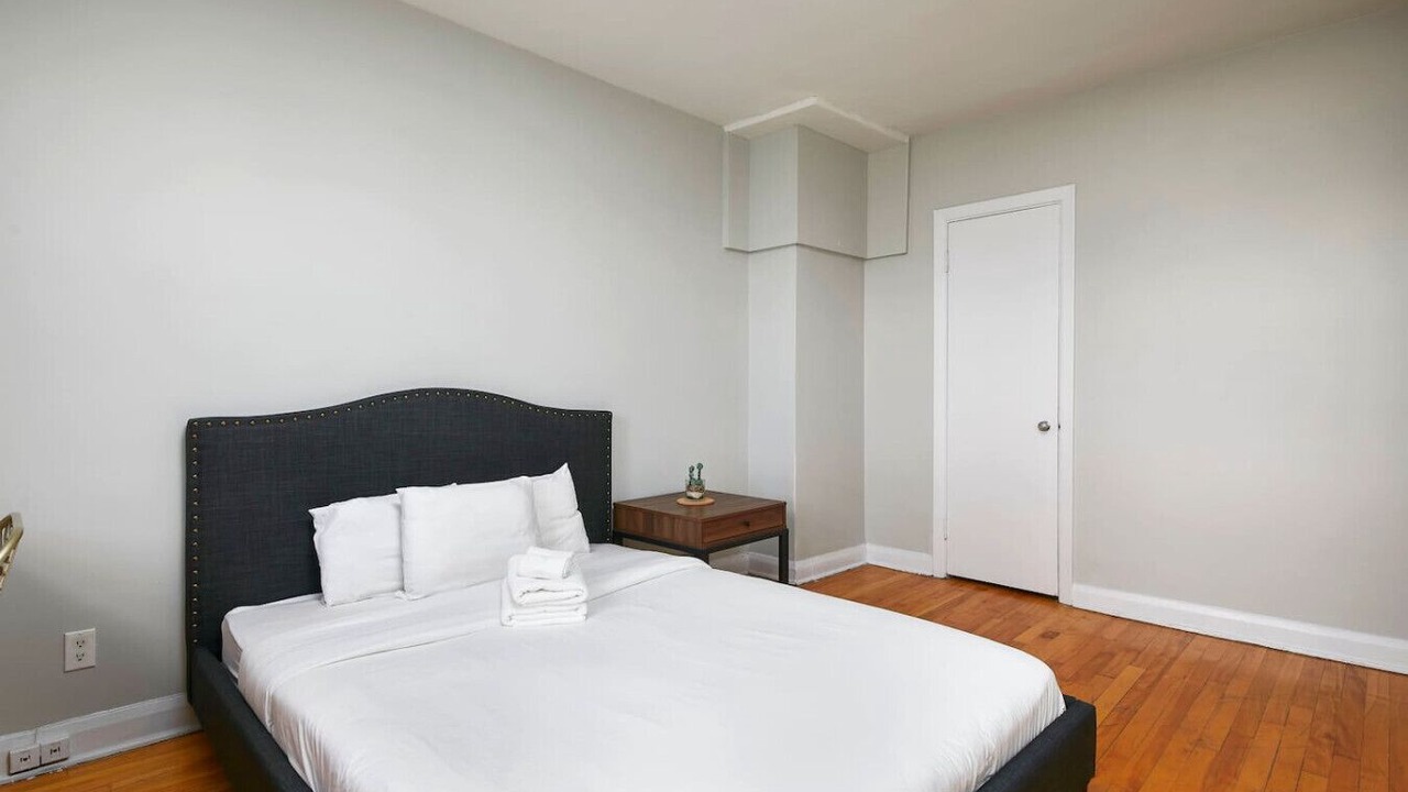 Photo of Bedroom in Cote-Des-Neiges—Notre-Dame-De-Grace