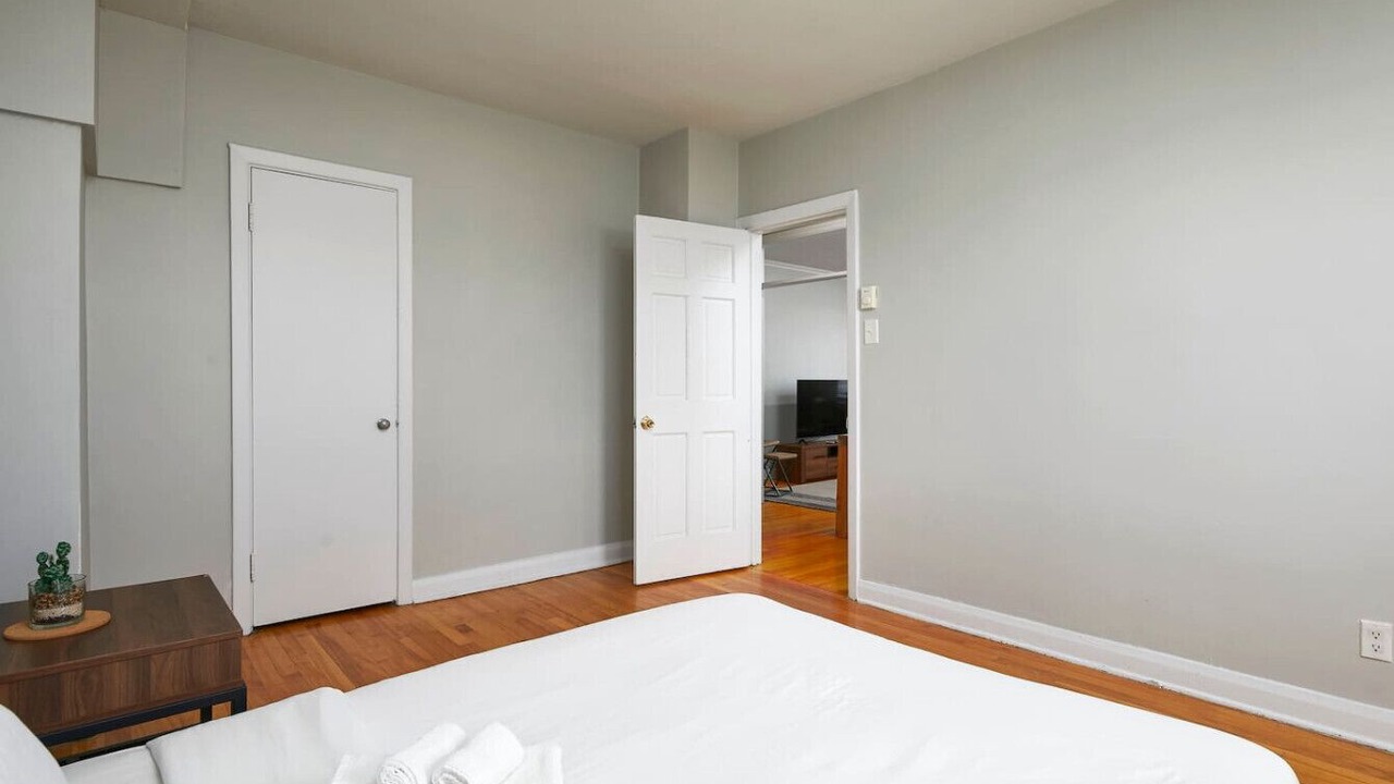 Photo of Bedroom in Cote-Des-Neiges—Notre-Dame-De-Grace