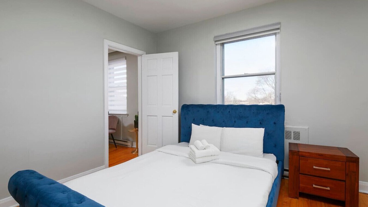 Photo of Bedroom in Cote-Des-Neiges—Notre-Dame-De-Grace