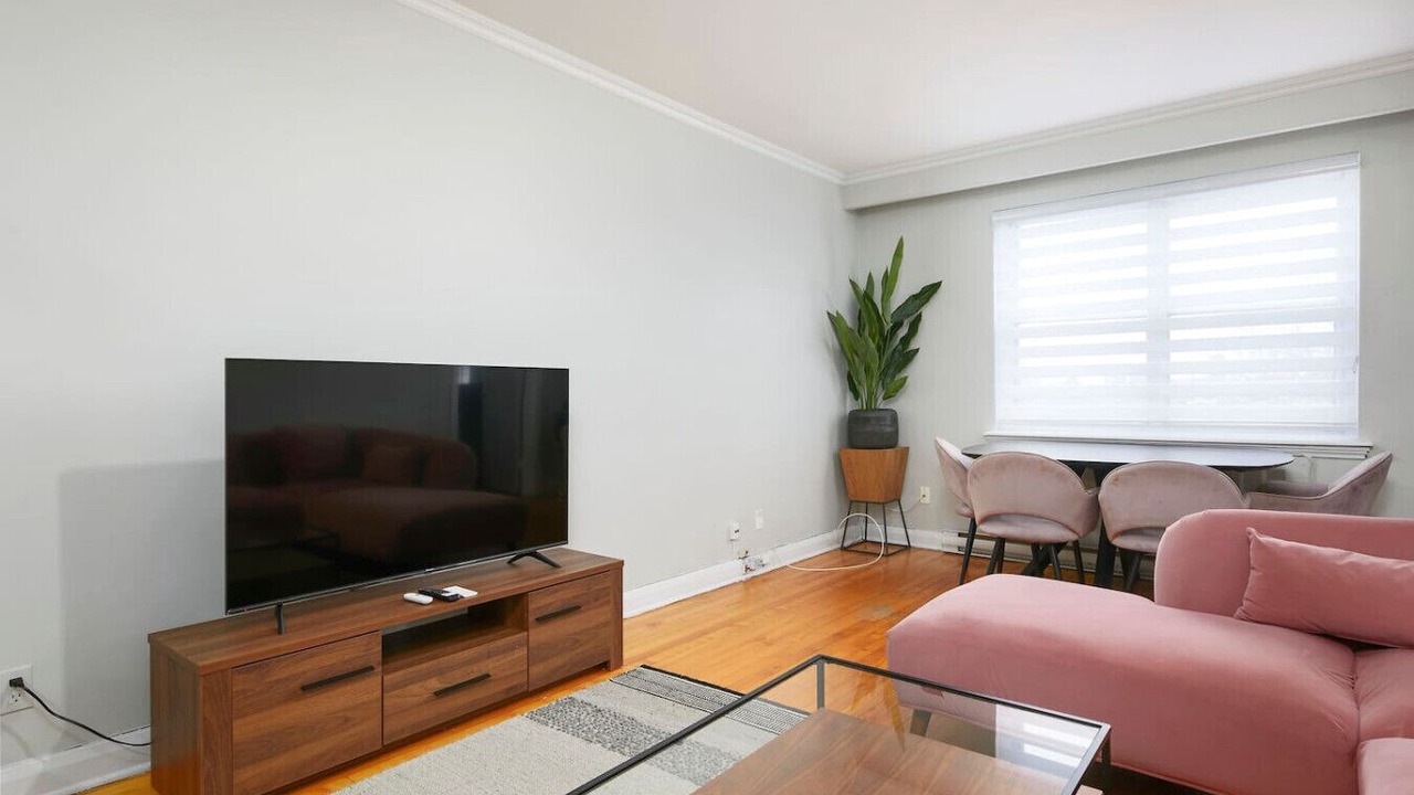 Photo of Livingroom in Cote-Des-Neiges—Notre-Dame-De-Grace