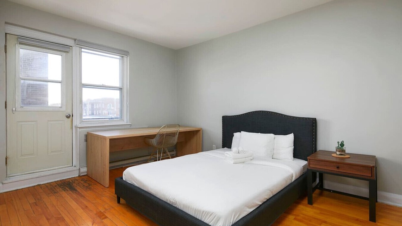 Photo of Bedroom in Cote-Des-Neiges—Notre-Dame-De-Grace