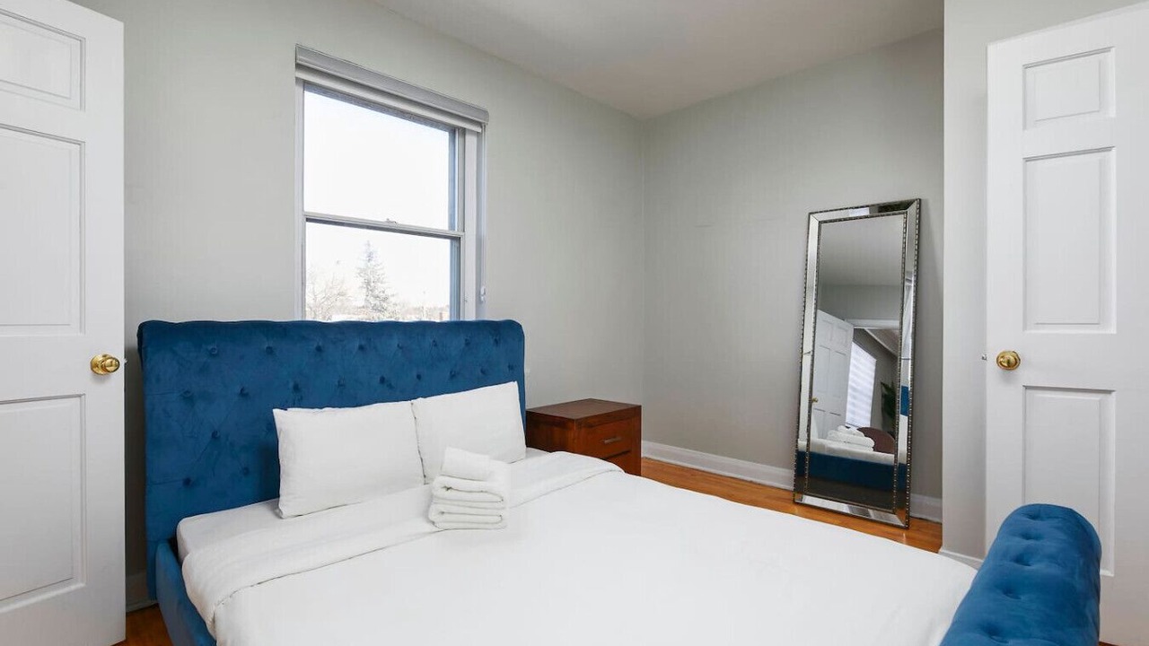 Photo of Bedroom in Cote-Des-Neiges—Notre-Dame-De-Grace