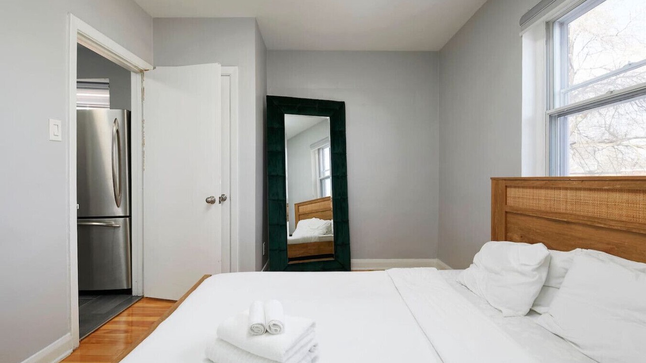 Photo of Bedroom in Cote-Des-Neiges—Notre-Dame-De-Grace