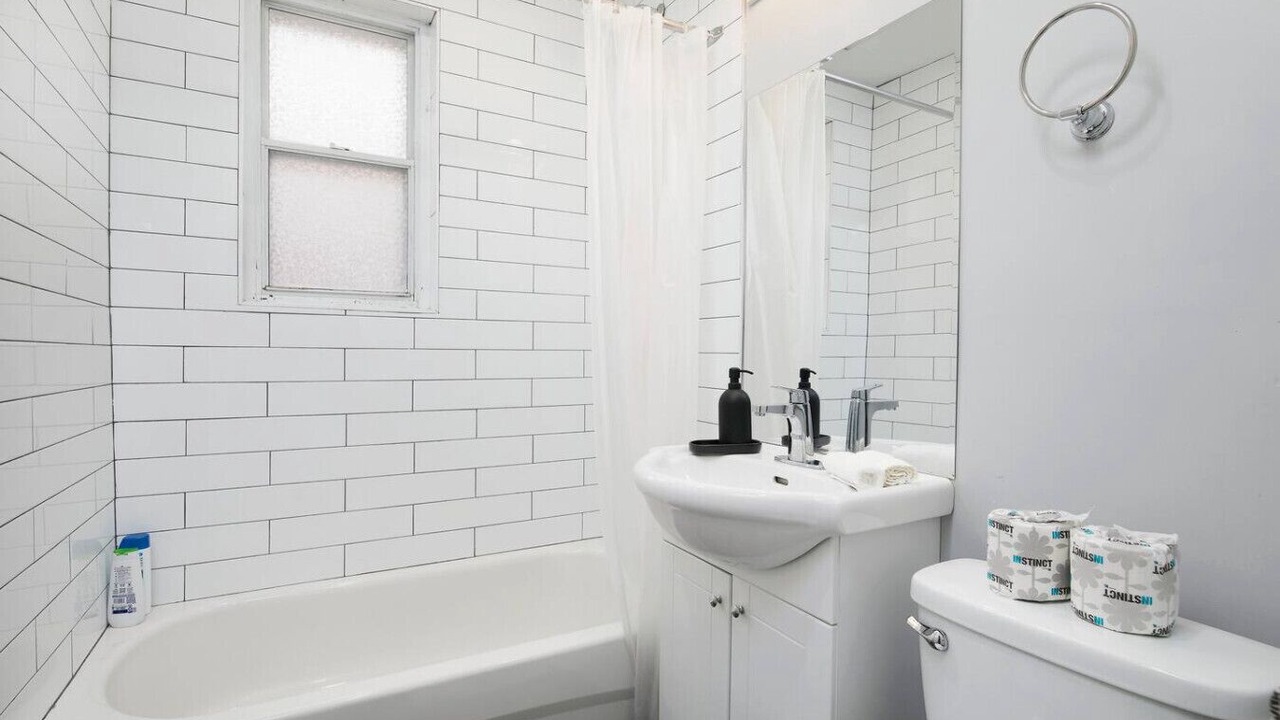 Photo of Bathroom in Cote-Des-Neiges—Notre-Dame-De-Grace
