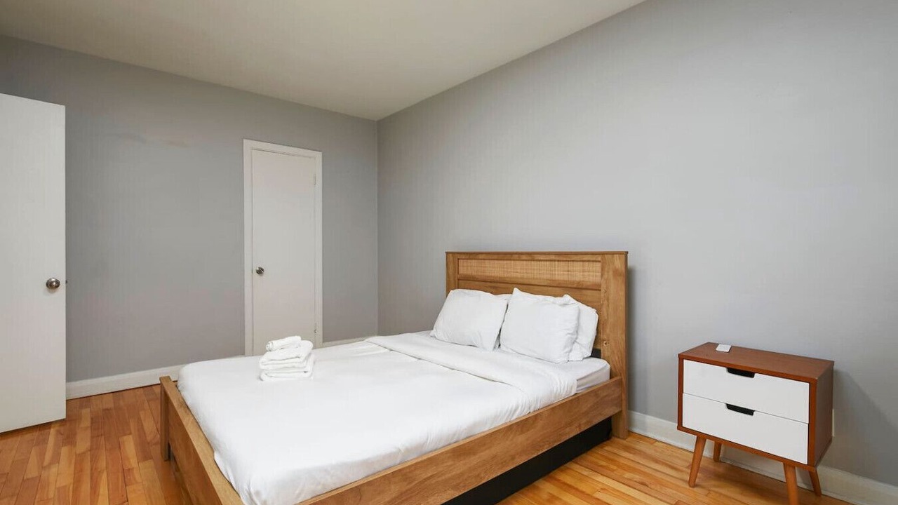 Photo of Bedroom in Cote-Des-Neiges—Notre-Dame-De-Grace