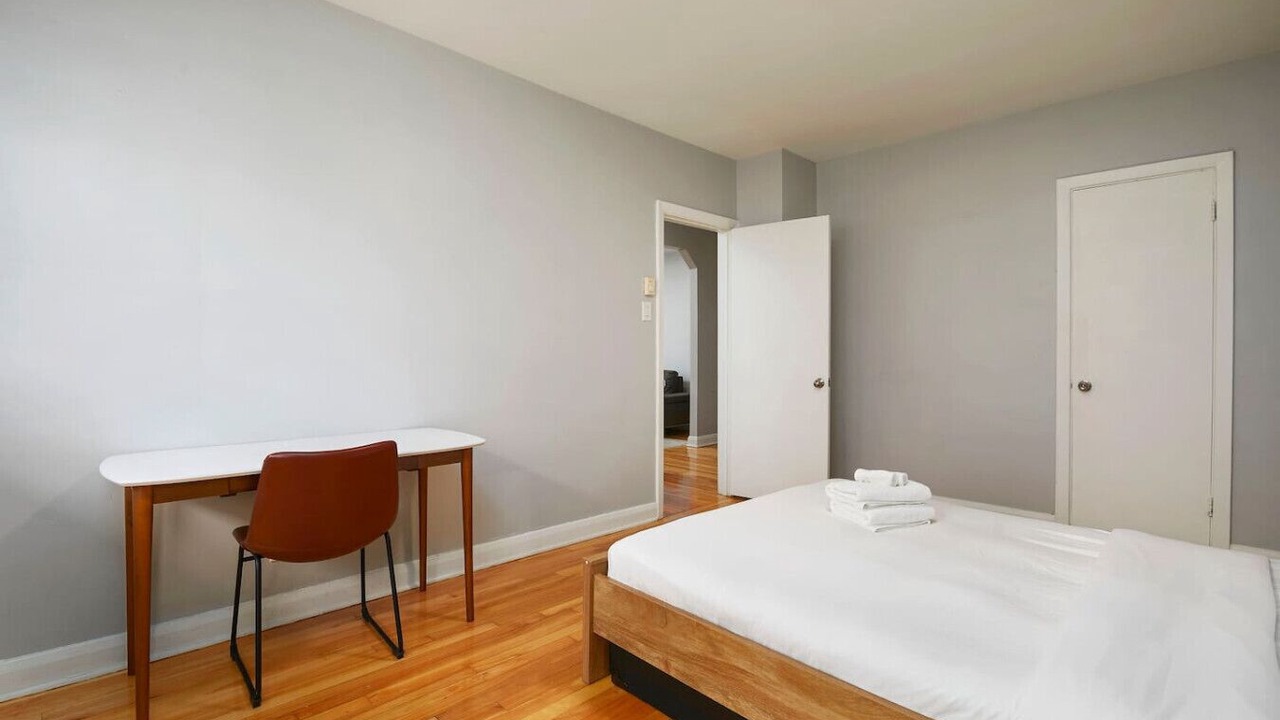 Photo of Bedroom in Cote-Des-Neiges—Notre-Dame-De-Grace