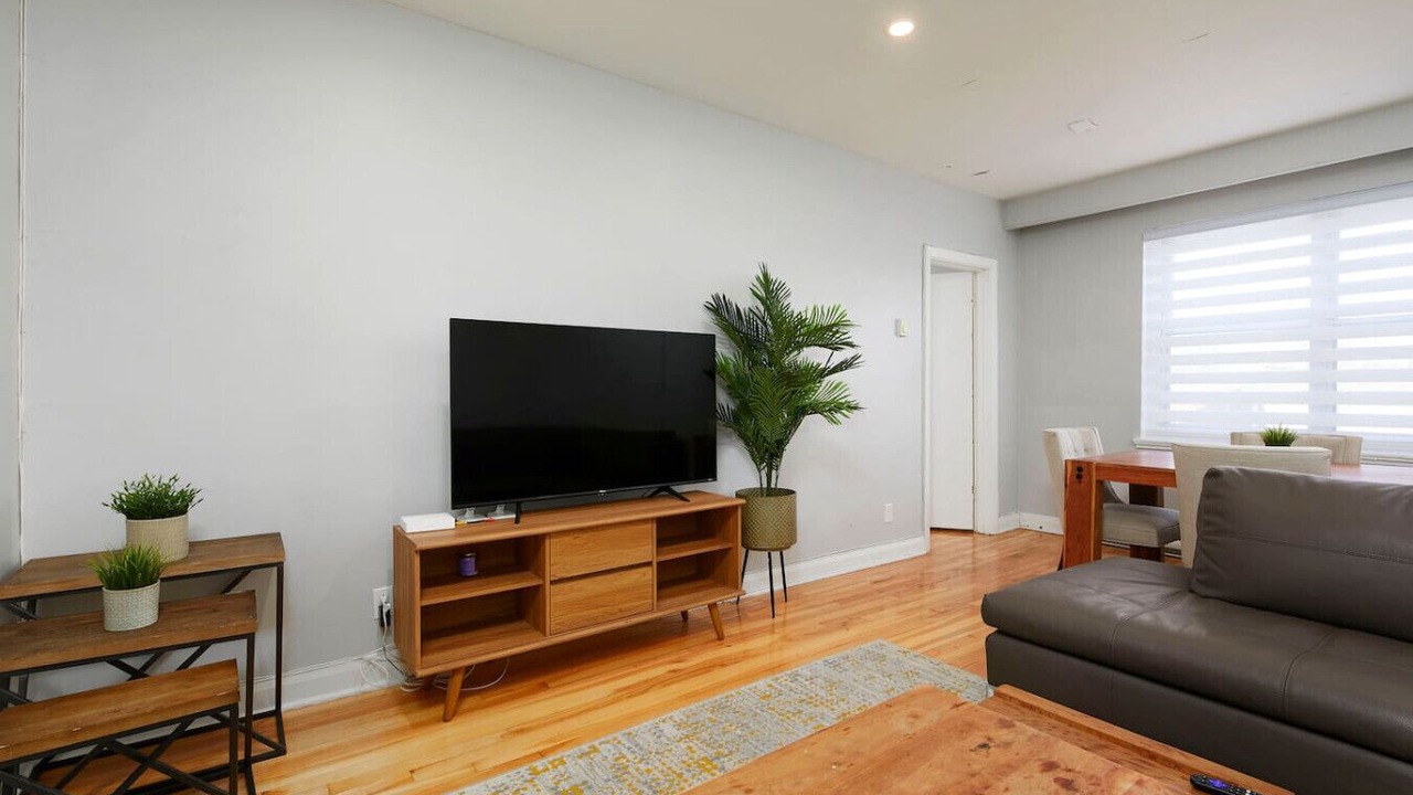 Photo of Livingroom in Cote-Des-Neiges—Notre-Dame-De-Grace