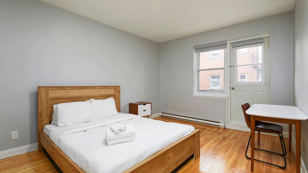 Photo of Bedroom in Cote-Des-Neiges—Notre-Dame-De-Grace