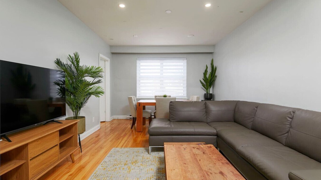 Photo of Livingroom in Cote-Des-Neiges—Notre-Dame-De-Grace