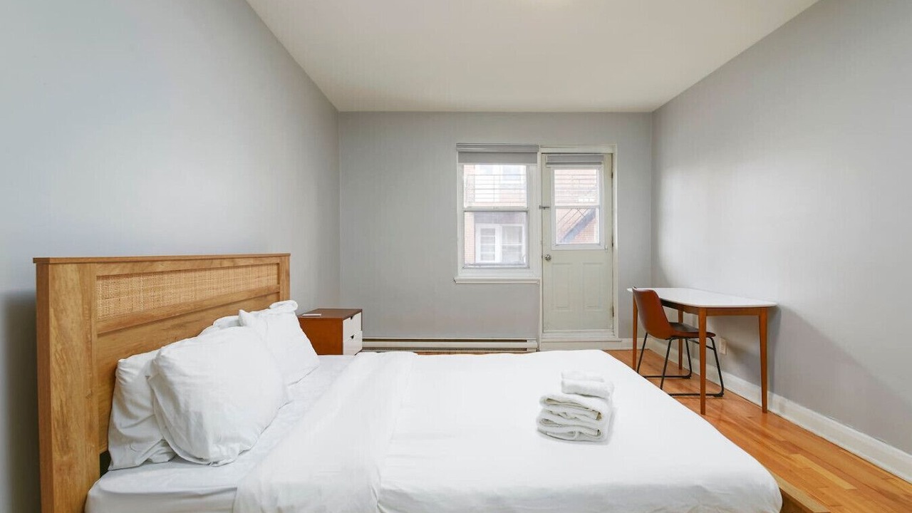 Photo of Bedroom in Cote-Des-Neiges—Notre-Dame-De-Grace