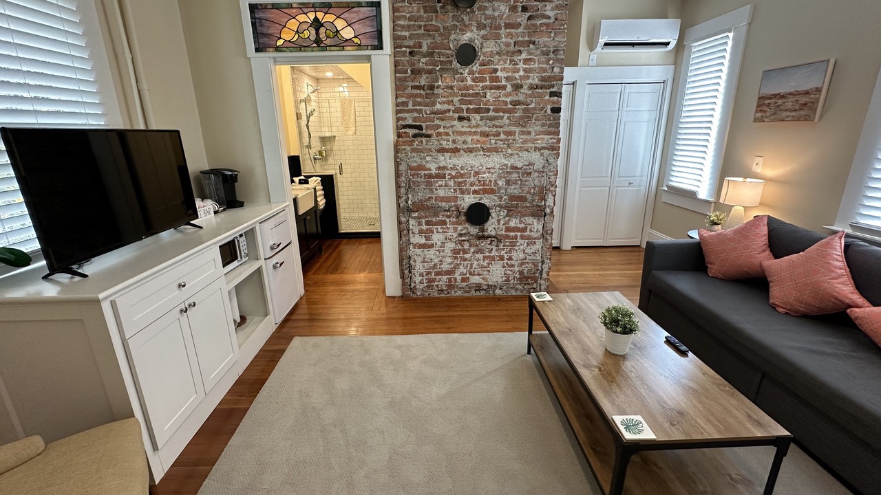 Photo of Livingroom in Historic Hill