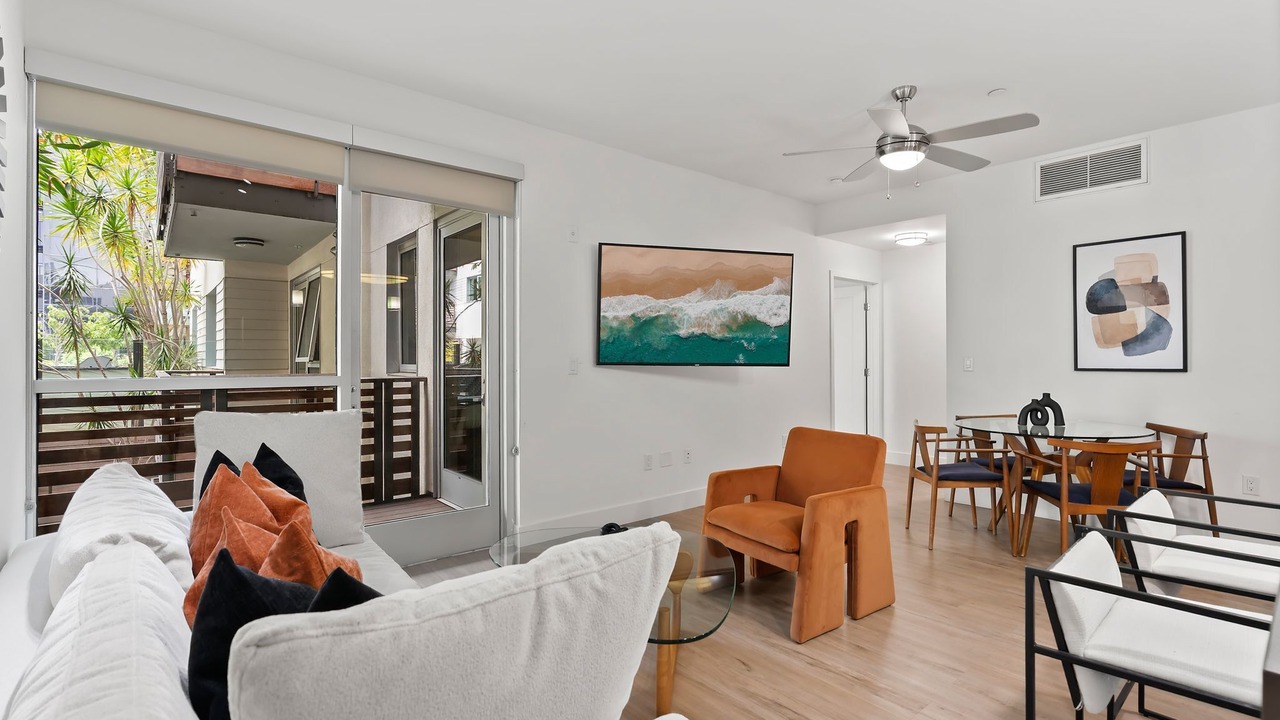 Photo of Livingroom in Downtown