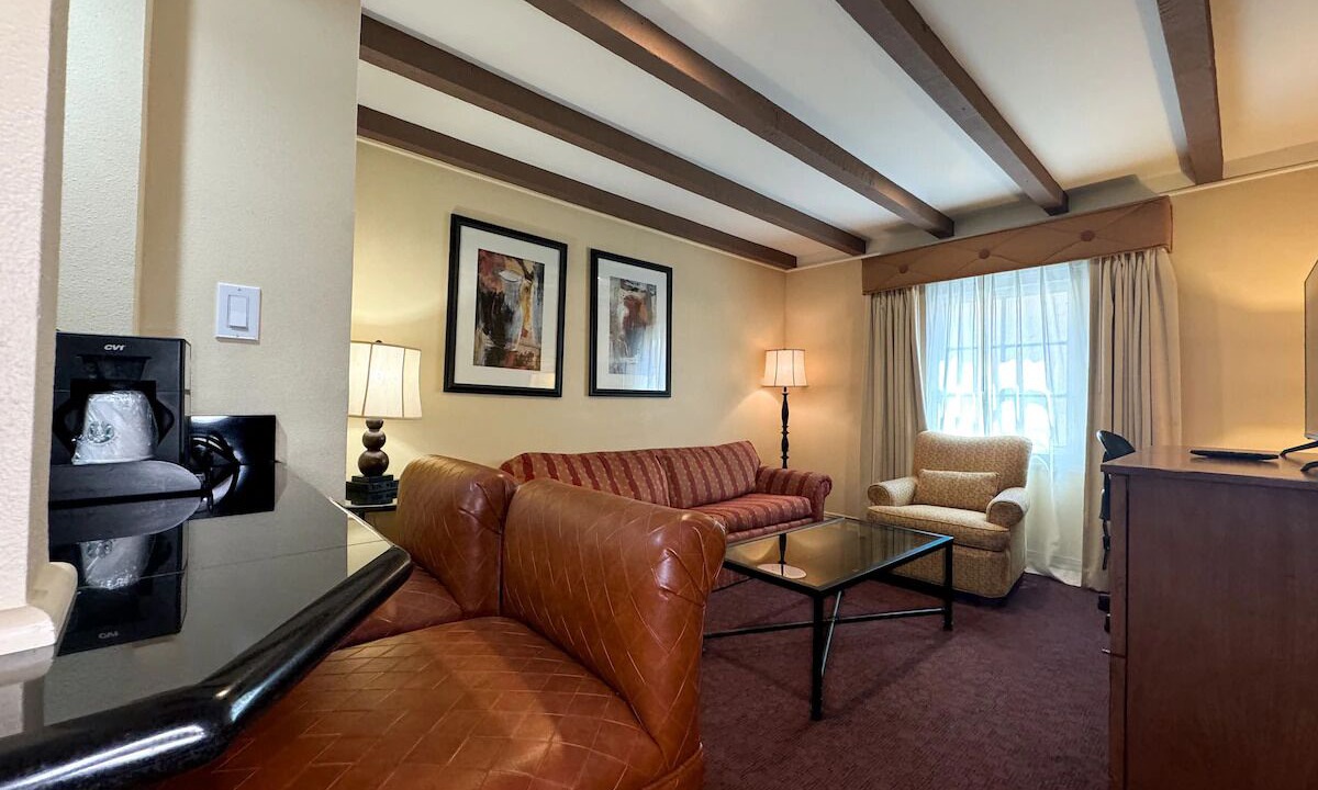 Photo of Livingroom in Western Division