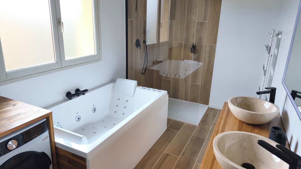 Photo of Bathroom in Saint-Benoit-de-Carmaux