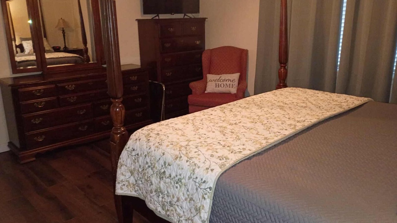 Photo of Bedroom in Sulphur