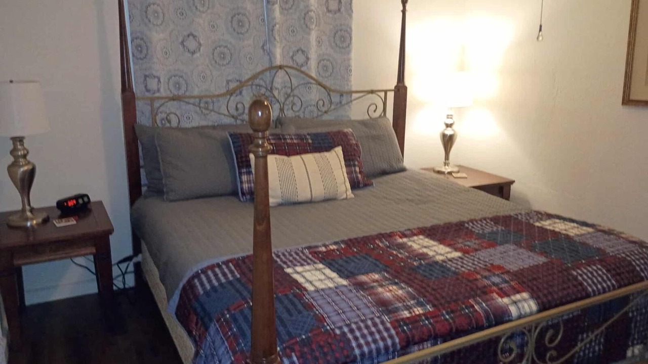 Photo of Bedroom in Sulphur