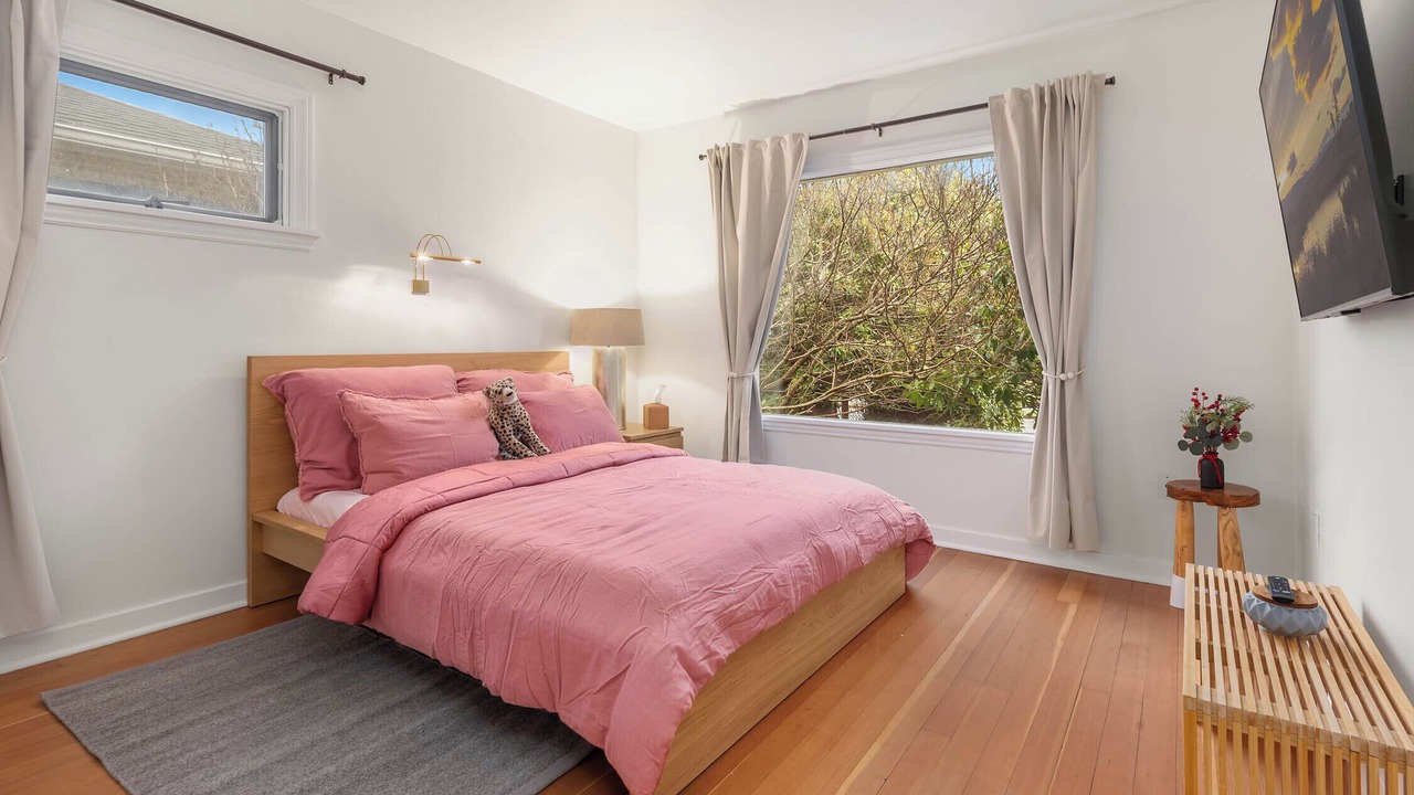 Photo of Bedroom in Alki